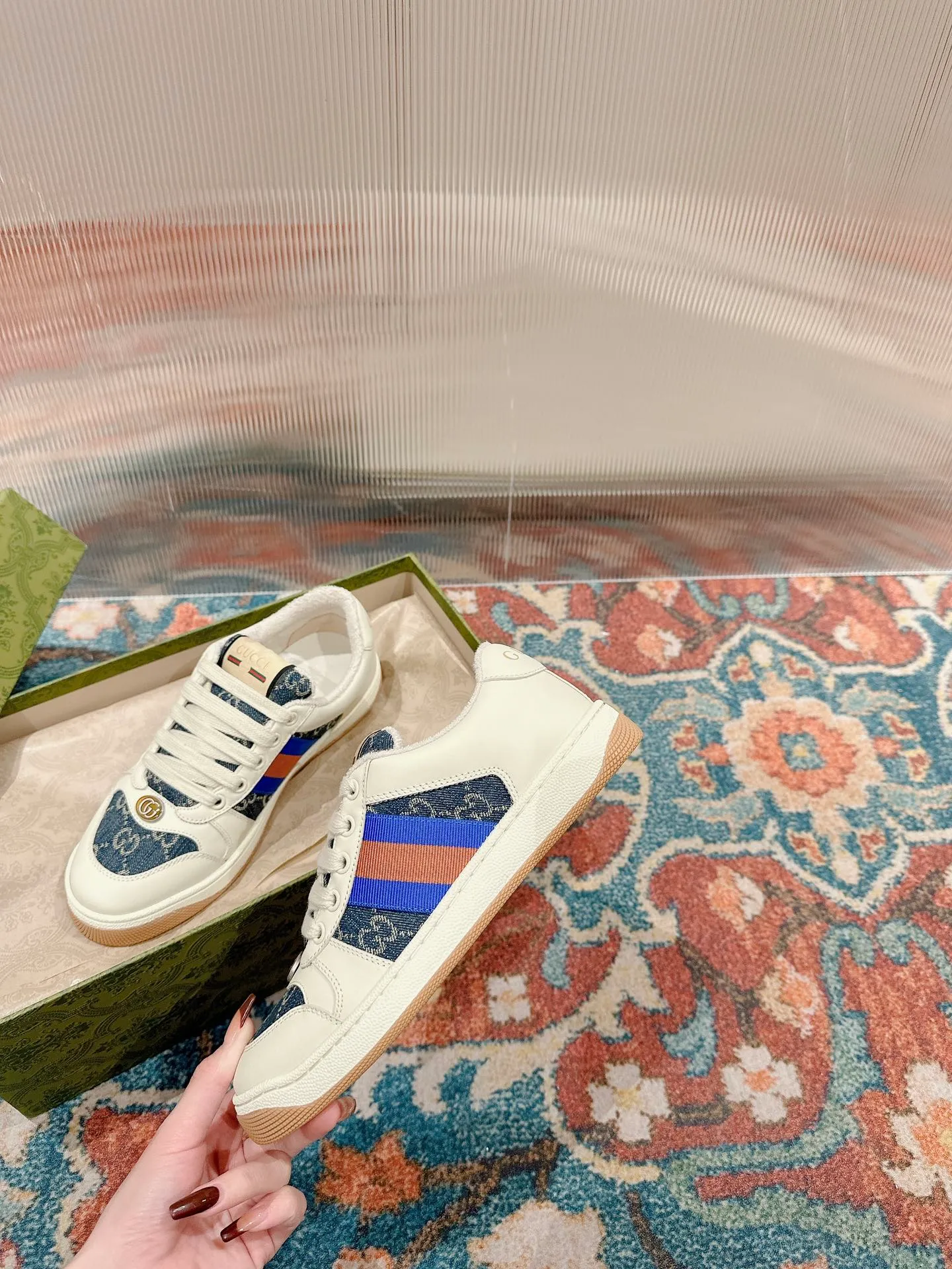 👟👟Ex-factory price 560👟👟 Men ➕10 Gucci————Purchase version GG series distressed dirty shoes-hot style is coming! 9 times out of 10 sales, you will definitely get the money. Ready stock! Spot goods! Spot goods! New colors added - the ultimate version on the market! Purchase the original version and develop it... fabric, material, outsole, and details can be compared at will! Open-mold Swarovski one-to-one replica rhinestone chain...Metal cherry pendant...Metal double G crystal cylindrical mark...Gucci original customized narrow webbing...Super flash series - flash diamond chain. The cherry decoration is detachable and can be changed into two to match with each other to show your personality. Exclusive color-brushed cowhide fabric. Hand-made distressed is very textured and has a sense of luxury! The details of the workmanship can be seen in the drawings, and no line is missed. The original terry cloth is delicate, soft and more comfortable and breathable. The privately stamped two-color original TPU outsole (lower layer is wider and the upper layer is narrower). Matching packaging⭐️ Size: Female 35-40 Male 39-44 (Female 41 Male 45 customized)